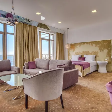 Panorama De Luxe Hotel